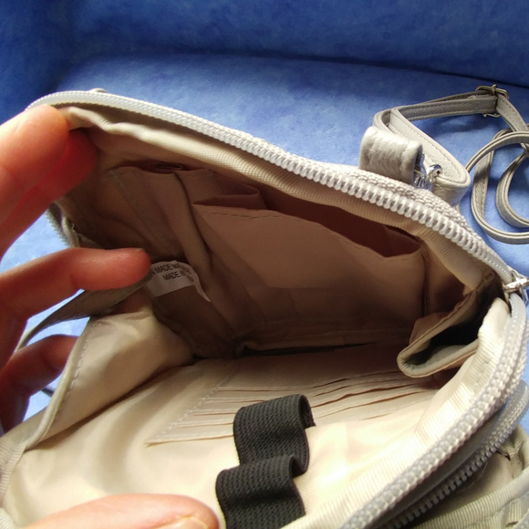 Tiny, many pocket bag - Picture 3 of 5